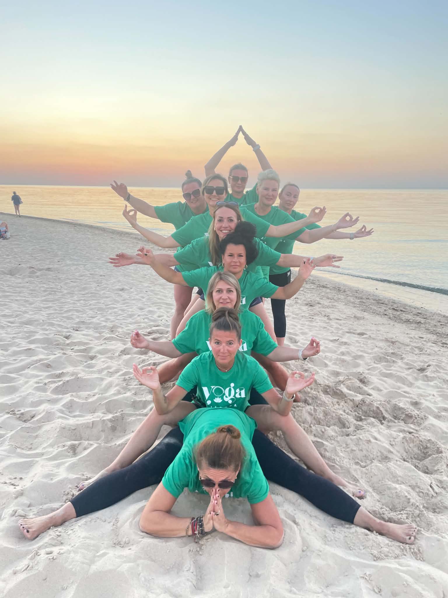 Yoga retreat β shared meals and community